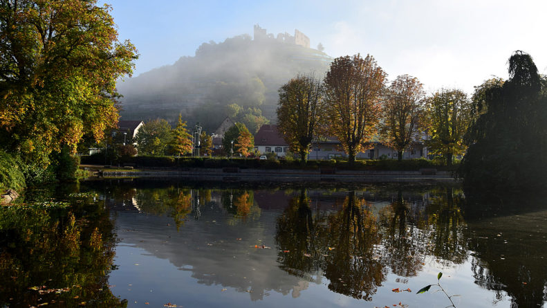 Staufener Burg im Nebel