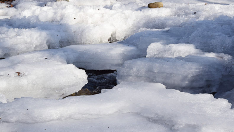 eisfläche in der Sonne